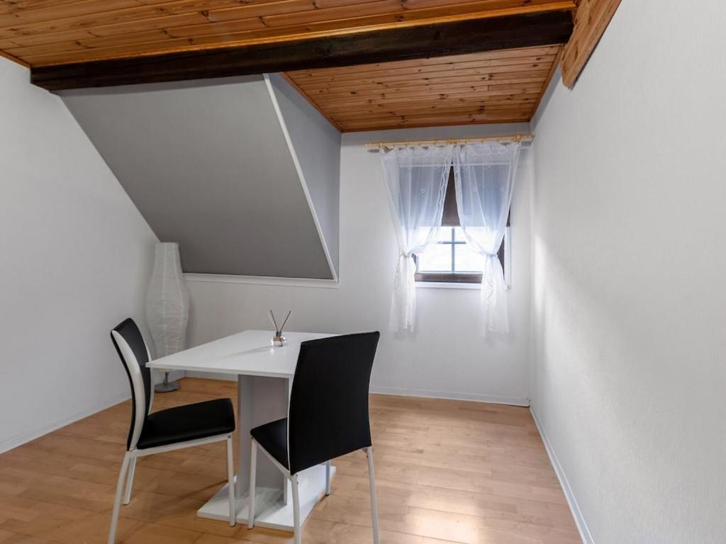 Serene Holiday Home In Nehren With A Beautiful Garden Екстериор снимка