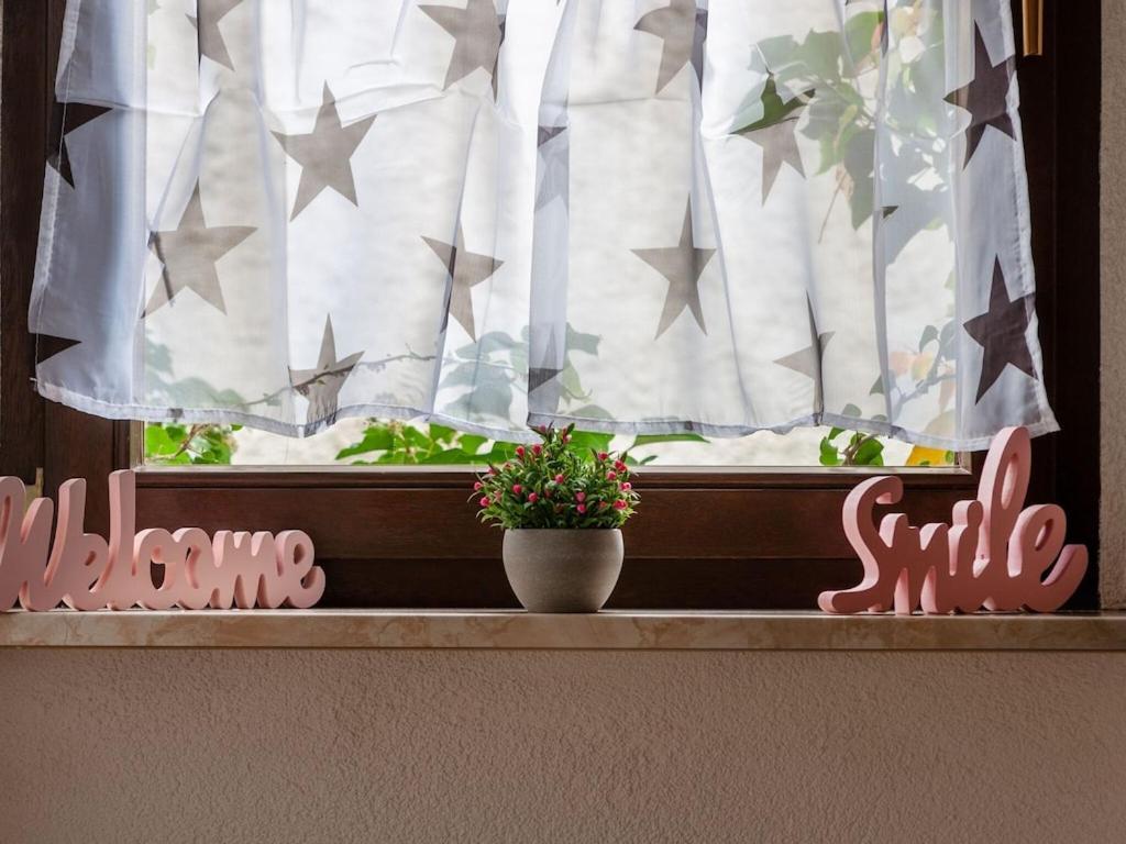 Serene Holiday Home In Nehren With A Beautiful Garden Екстериор снимка