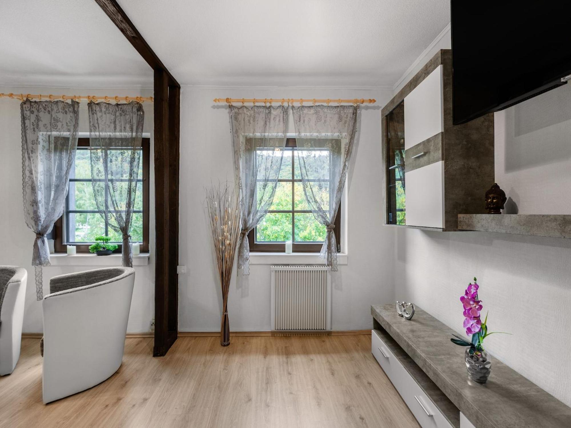 Serene Holiday Home In Nehren With A Beautiful Garden Екстериор снимка